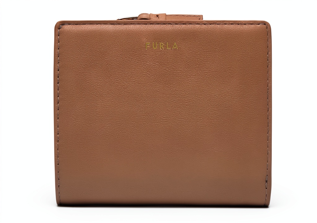 Installing Portafoglio Furla Donna Sette Scomparti Chiusura Patta on a wooden desk
